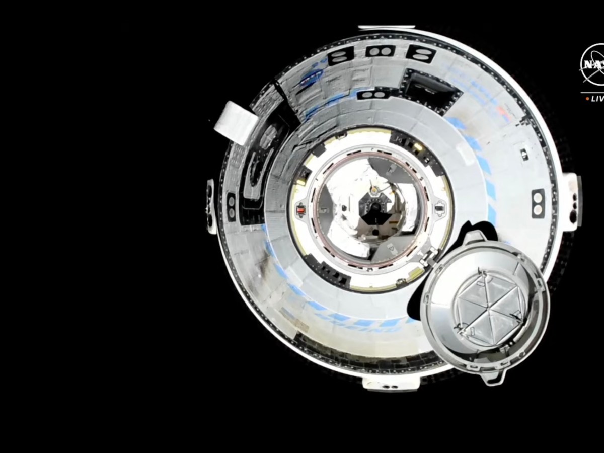 Starliner approaching ISS on CFT