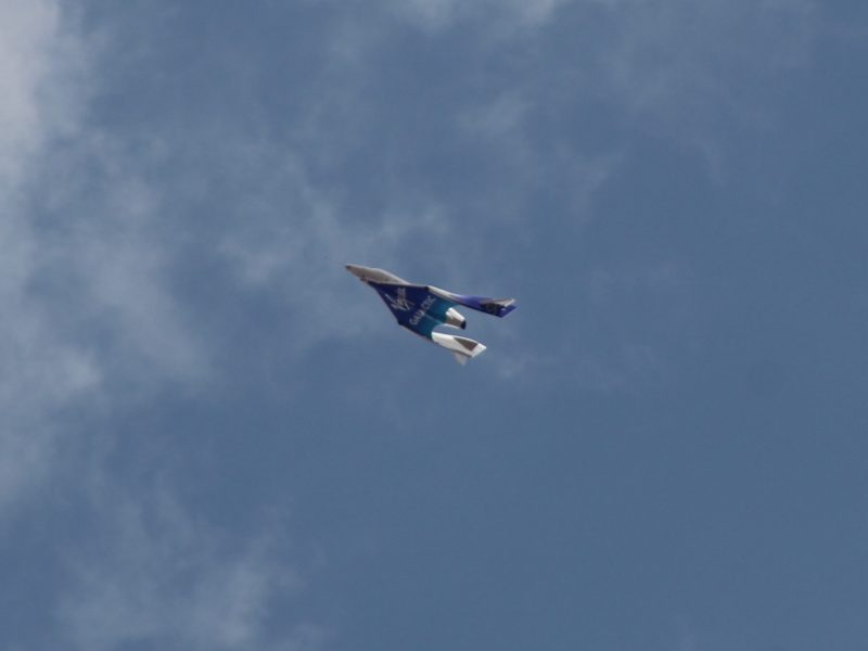 SpaceShipTwo gliding back