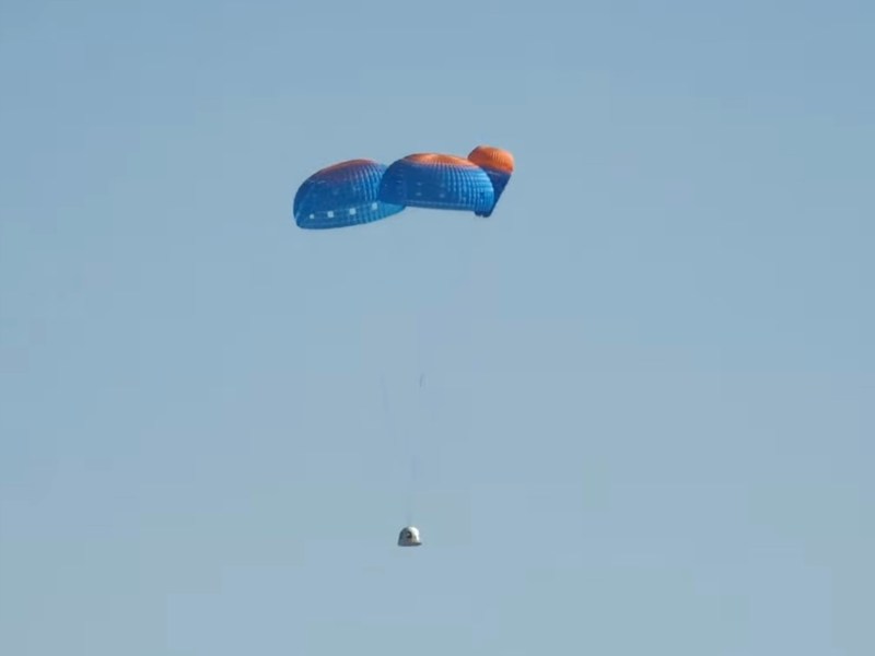 NS-25 New Shepard capsule descending