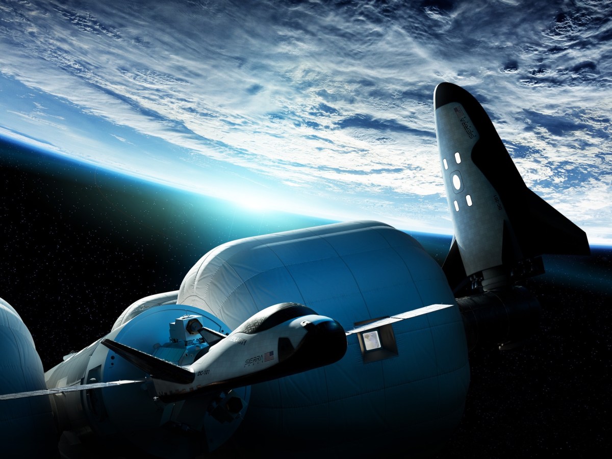 Sierra Space Dream Chaser and space station